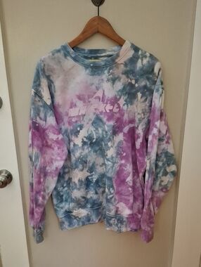 Urban Outfitters Market Tie-Dye Graphic Sweatshirt in Blue & Purple_1